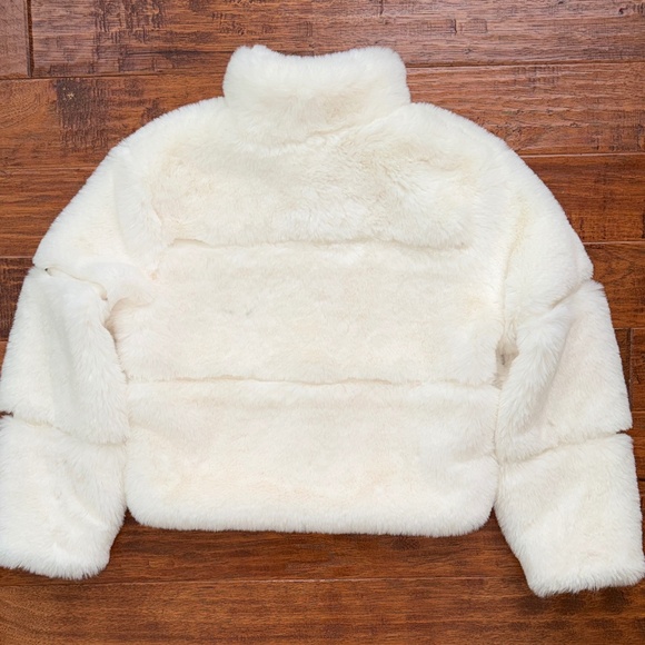 Crown & Ivy Kids Girls faux fur jacket coat, ivory, size large - Picture 9 of 10